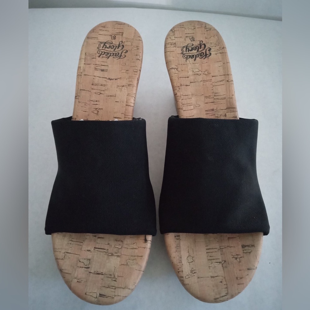Sandals/ faded glory